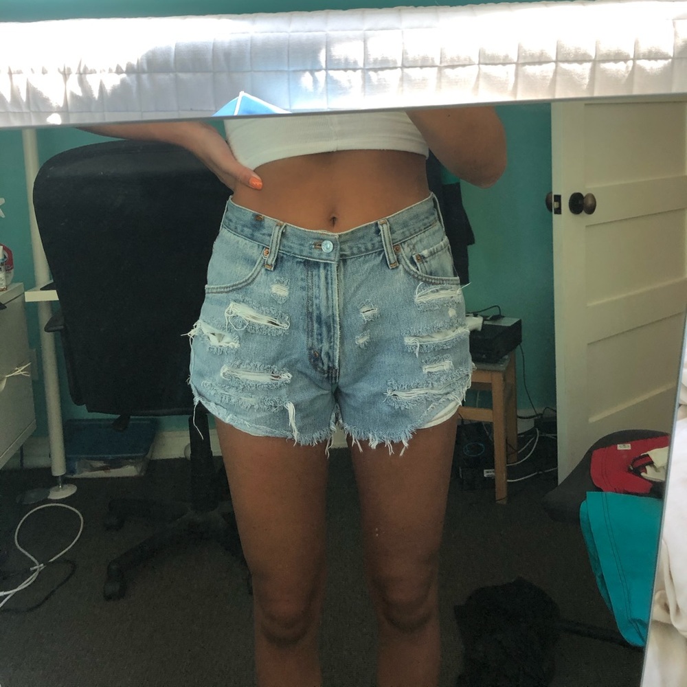 LEVI’S JEAN SHORTS